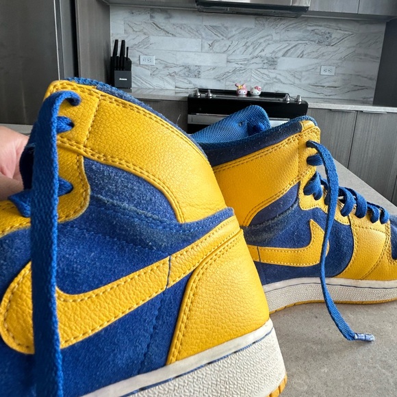 Jordan 1s Laney (suede) - Picture 6 of 6